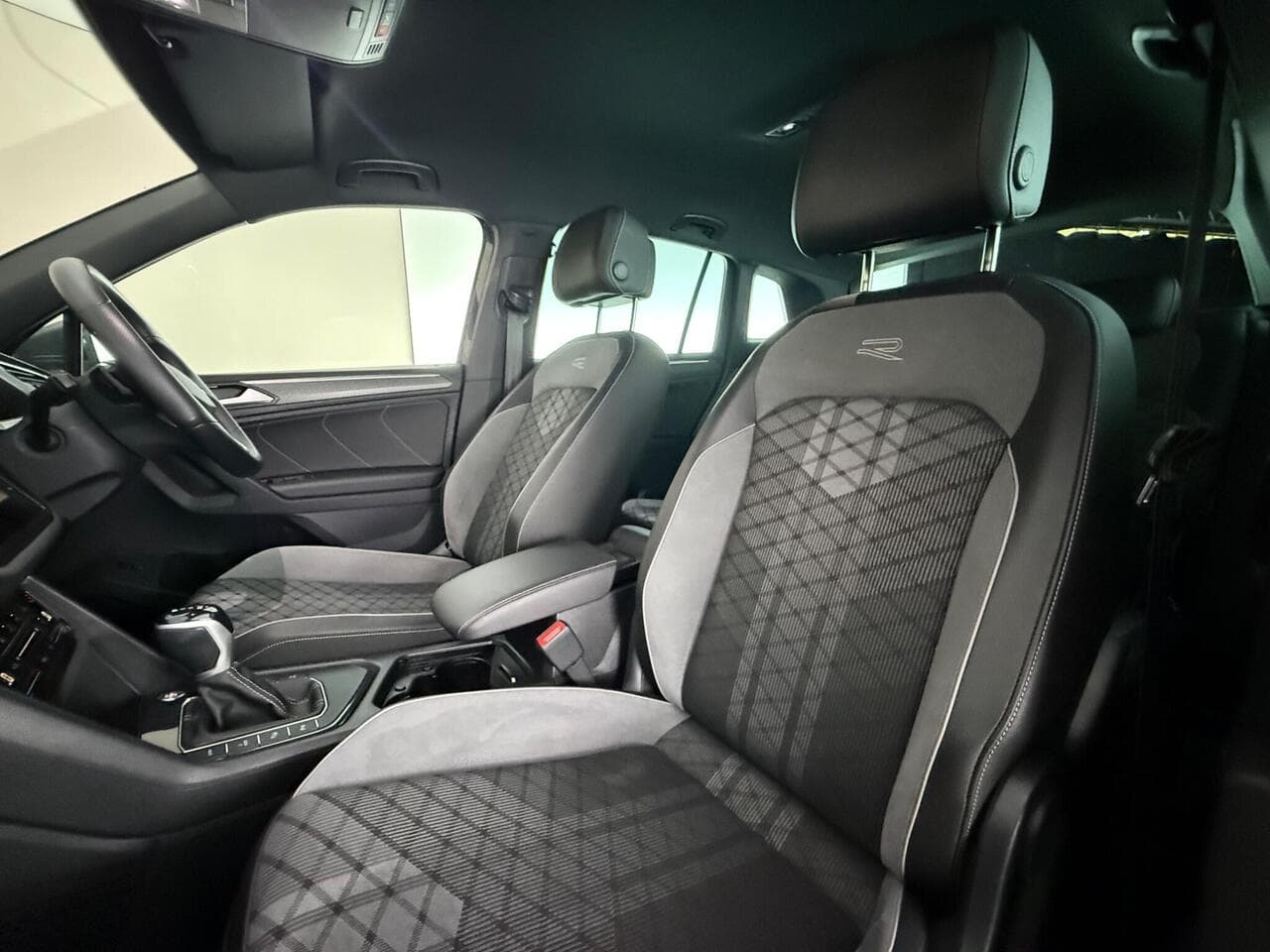 Volkswagen Tiguan thumbnail Seat Front Passenger