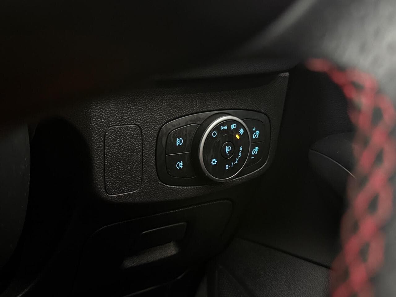 Ford Focus thumbnail Misc Controls