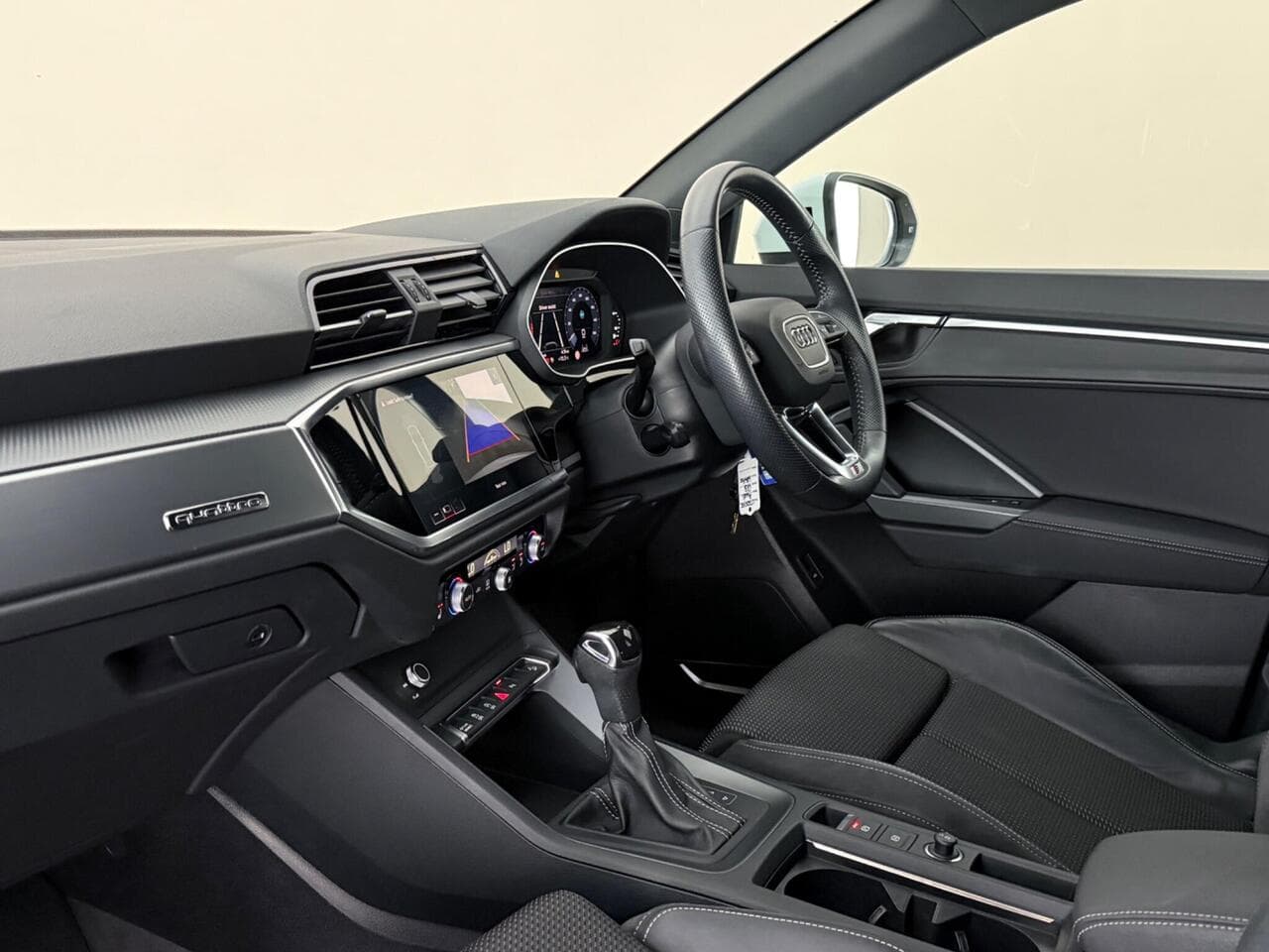 Audi Q3 thumbnail Interior Front