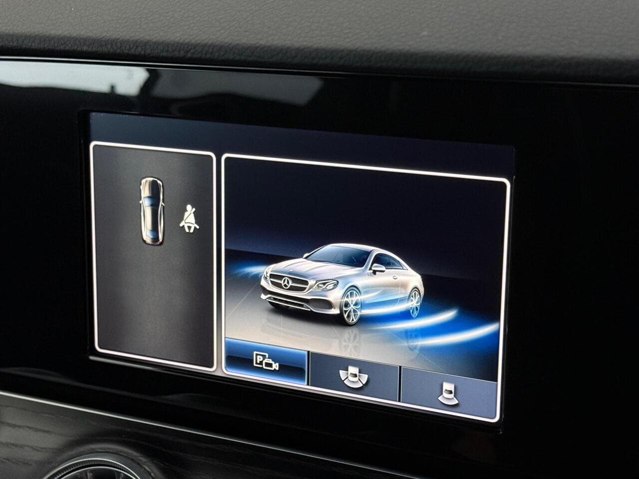 Mercedes-Benz E Class thumbnail Infotainment System