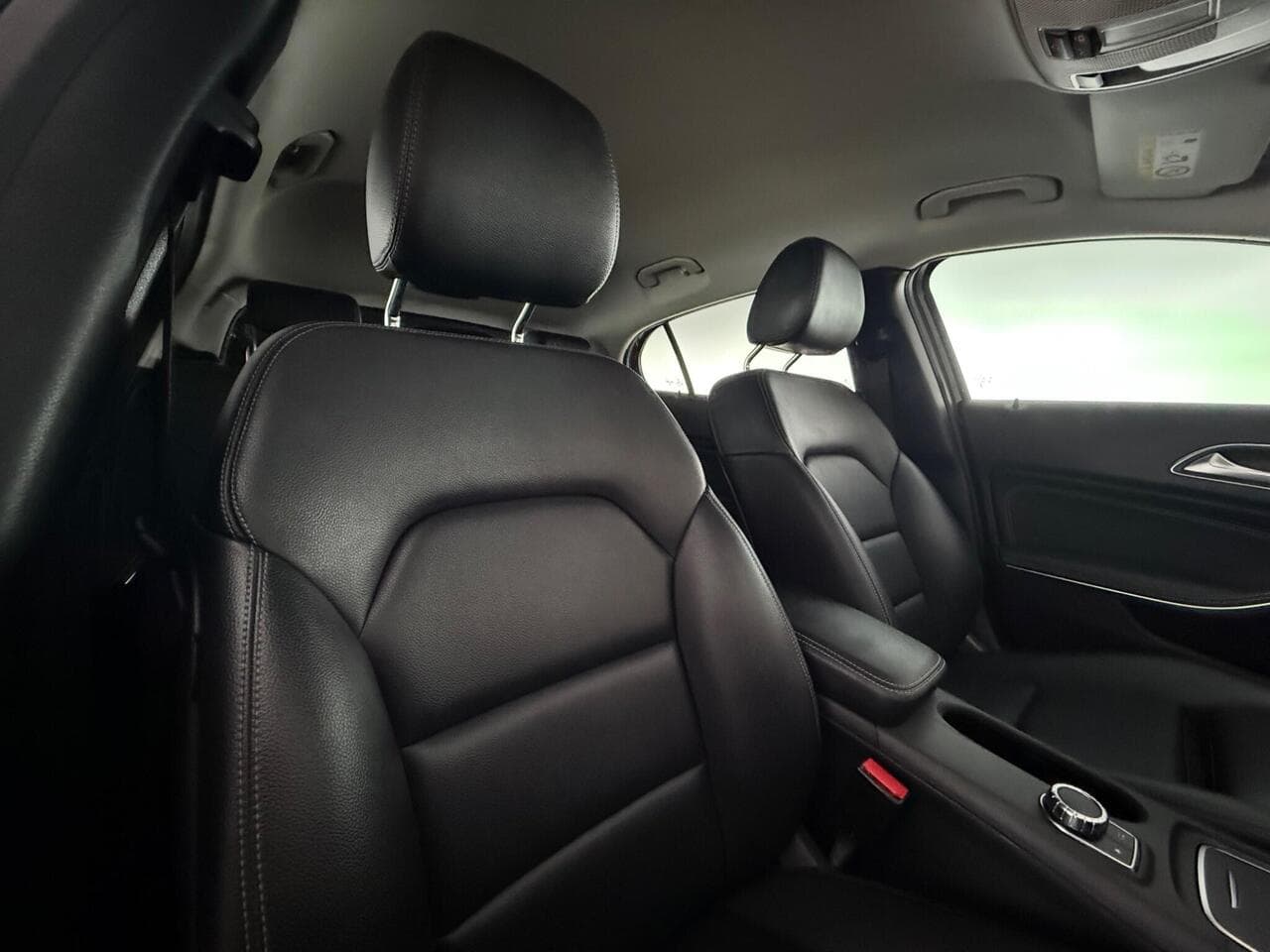 Mercedes-Benz GLA thumbnail Seat Driver