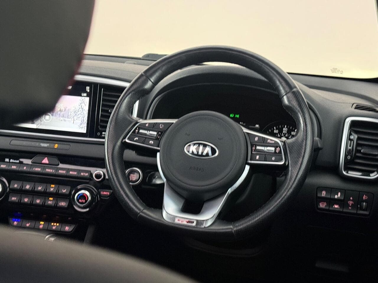 Kia Sportage thumbnail Steering Wheel