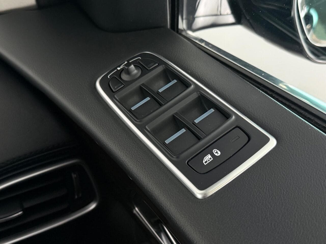 Jaguar F-PACE thumbnail Misc Controls