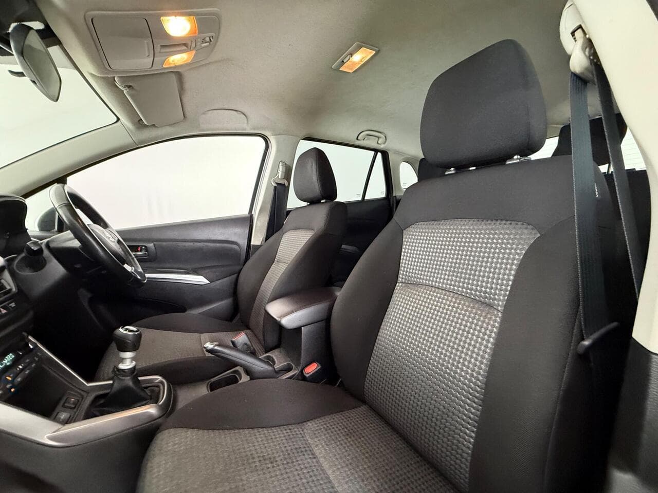 Suzuki S-Cross thumbnail Seat Front Passenger