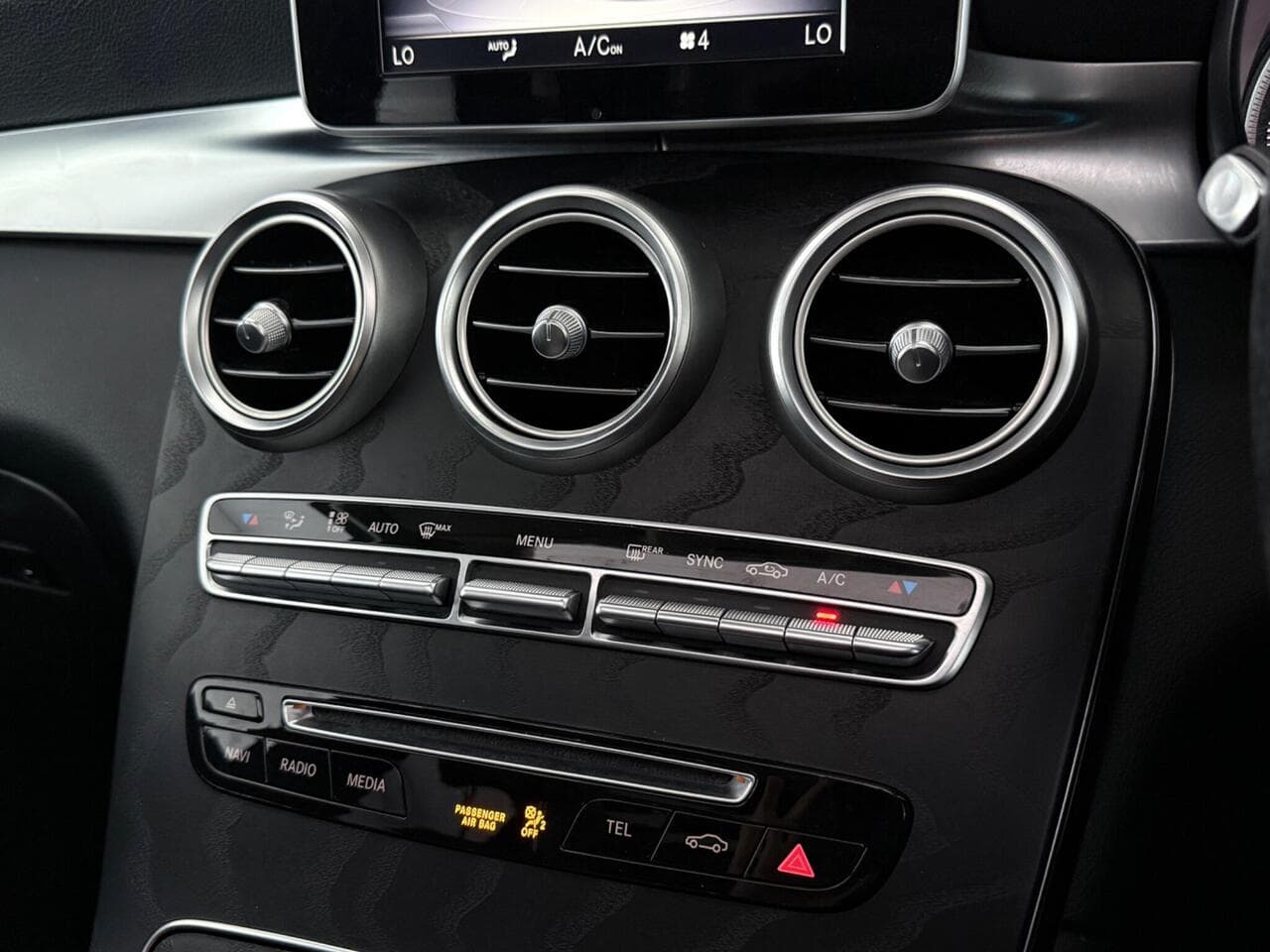 Mercedes-Benz GLC thumbnail Interior Front