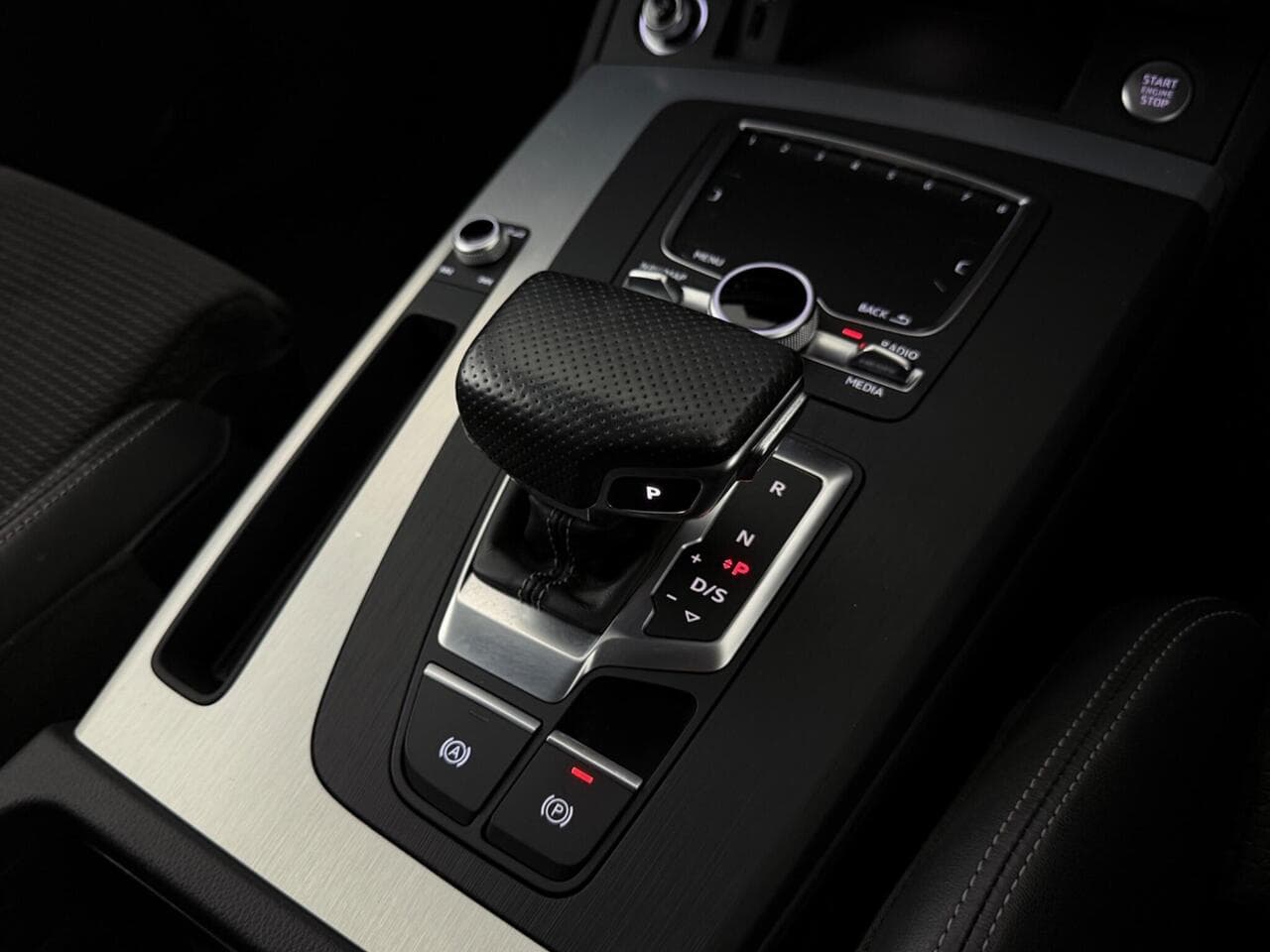 Audi Q5 thumbnail Interior Front