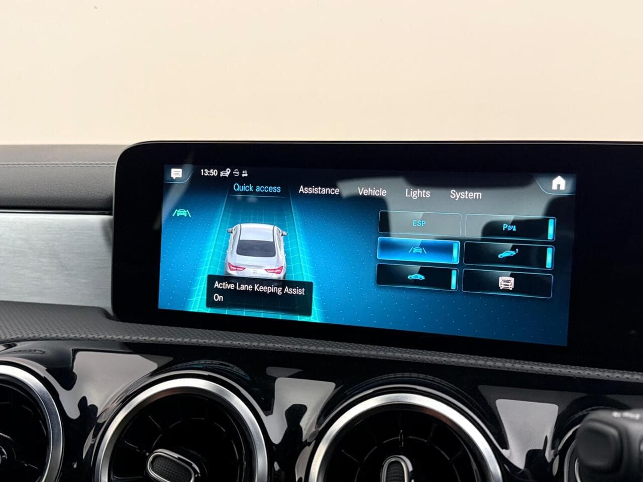Mercedes-Benz CLA thumbnail Infotainment System