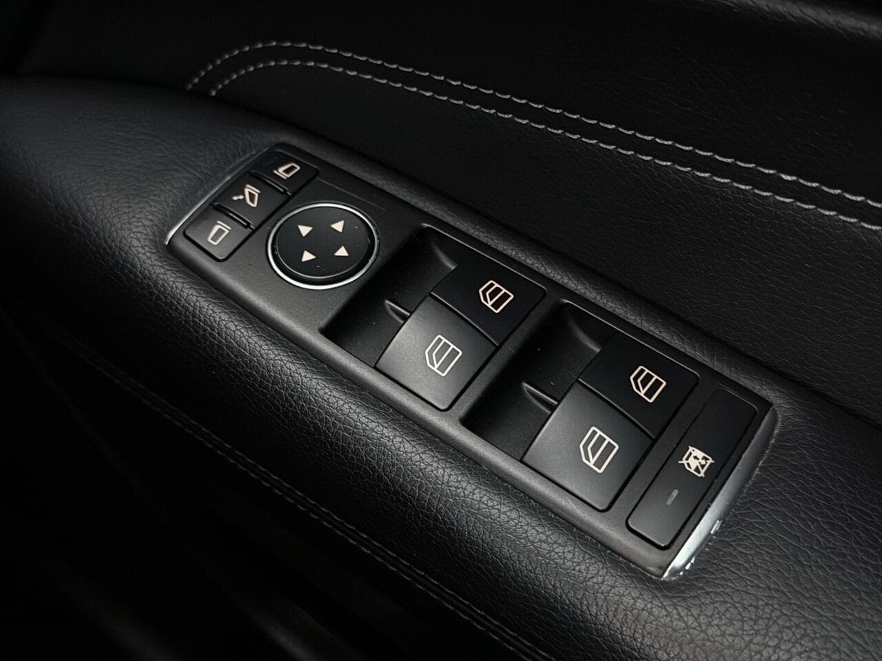 Mercedes-Benz E Class thumbnail Misc Controls