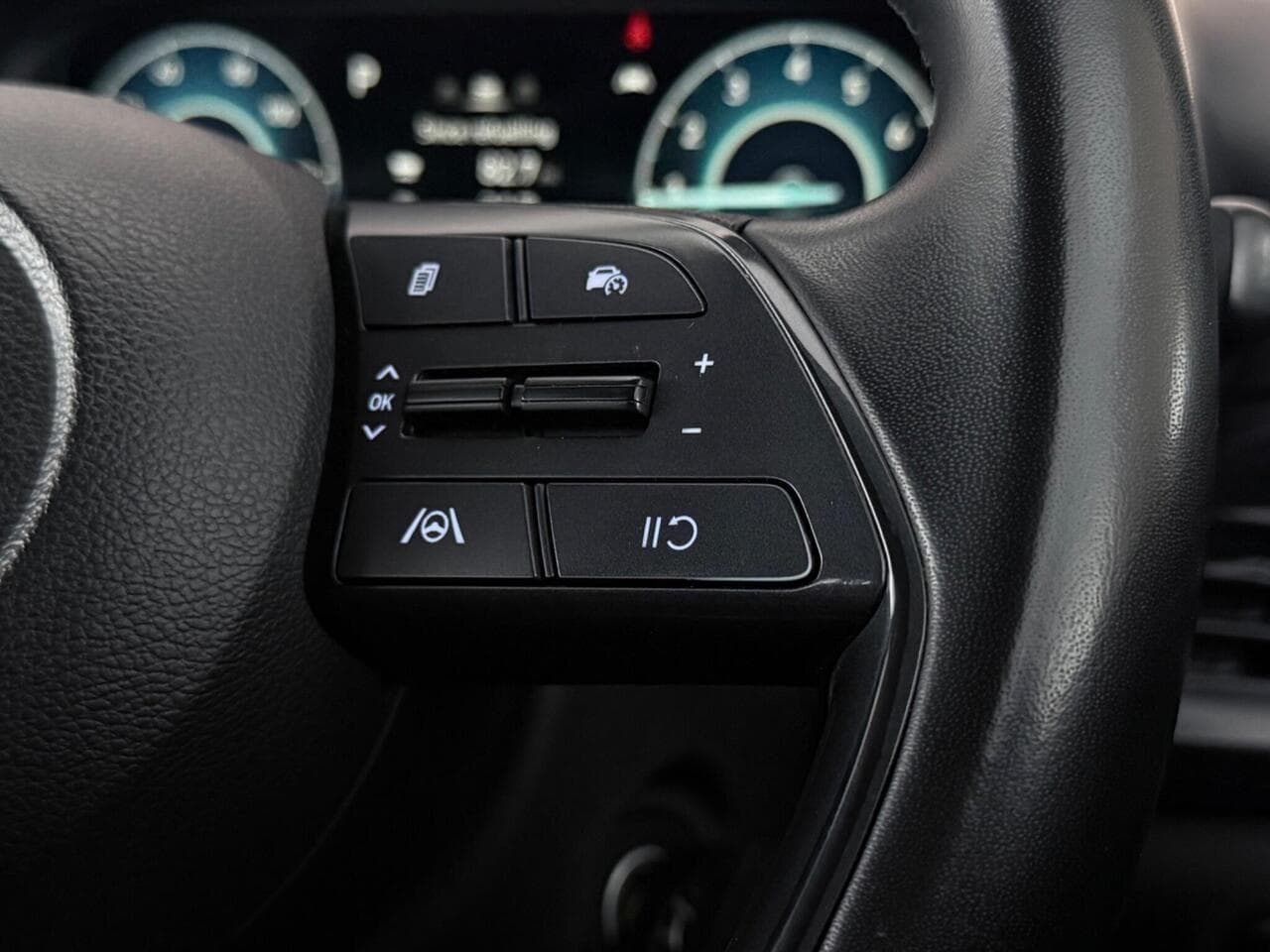 Hyundai BAYON thumbnail Misc Controls