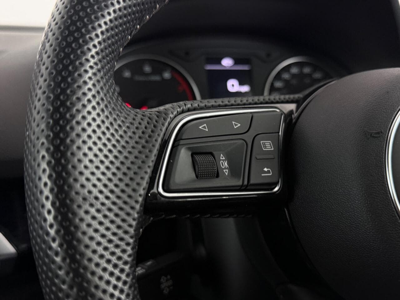 Audi Q2 thumbnail Misc Controls