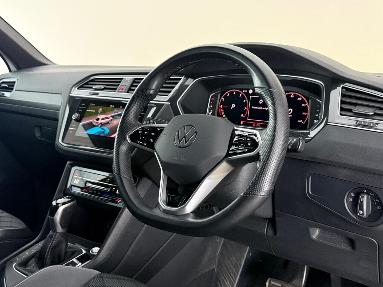 Volkswagen Tiguan thumbnail Interior Front
