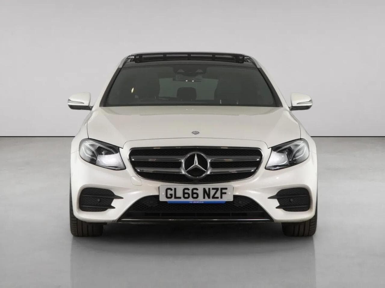 Mercedes-Benz E Class thumbnail Front