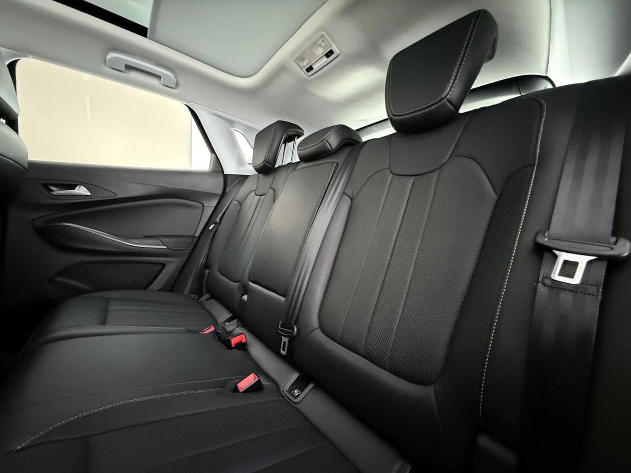 Vauxhall Grandland X thumbnail Seats Rear