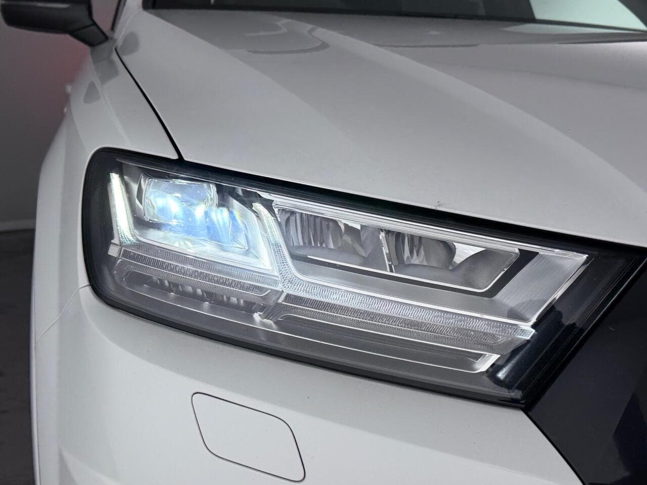 Audi Q7 thumbnail Lights Front
