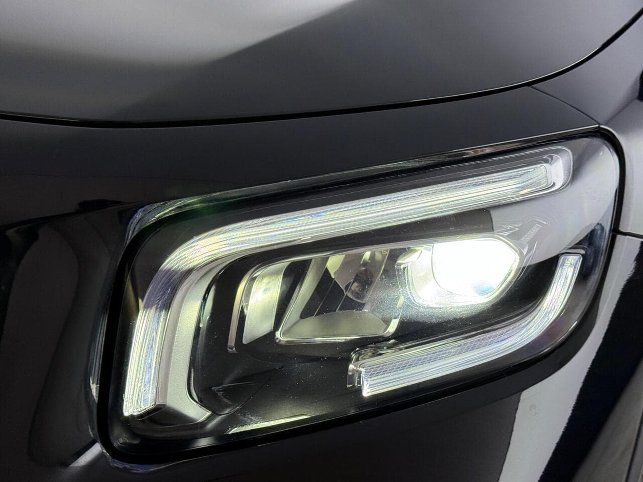 Mercedes-Benz GLB thumbnail Lights Front