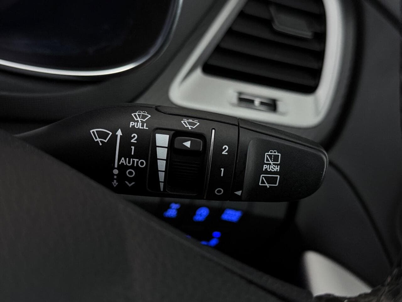Hyundai Santa Fe thumbnail Misc Controls
