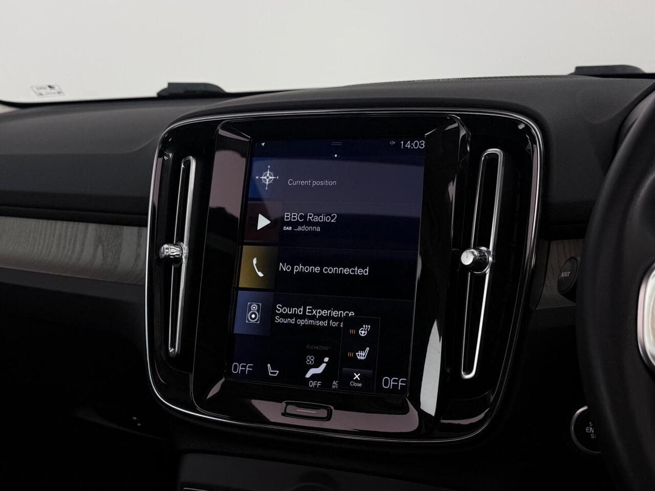 Volvo XC40 thumbnail Infotainment System