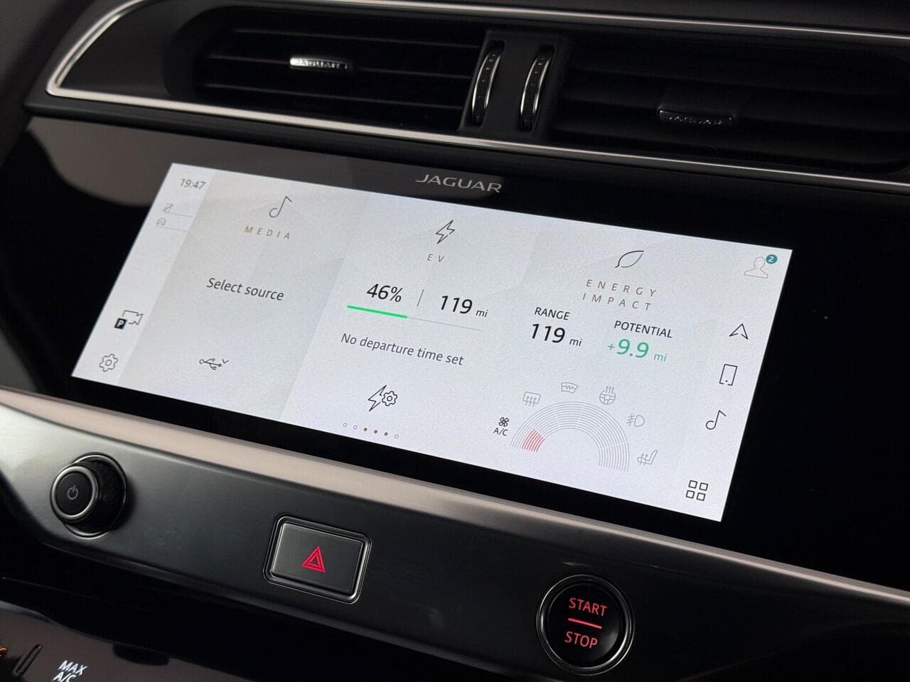 Jaguar I-PACE thumbnail Infotainment System