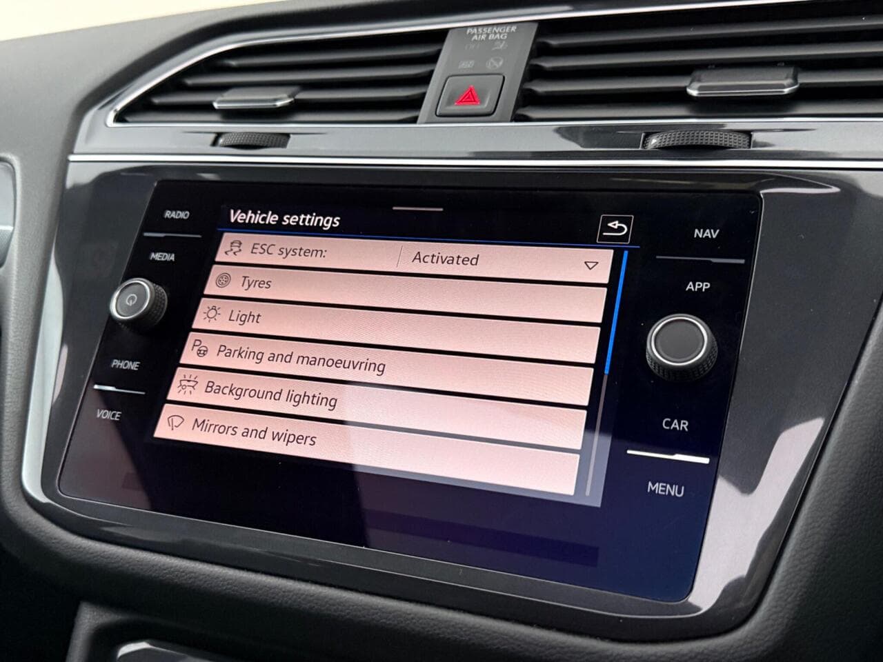 Volkswagen Tiguan Allspace thumbnail Infotainment System
