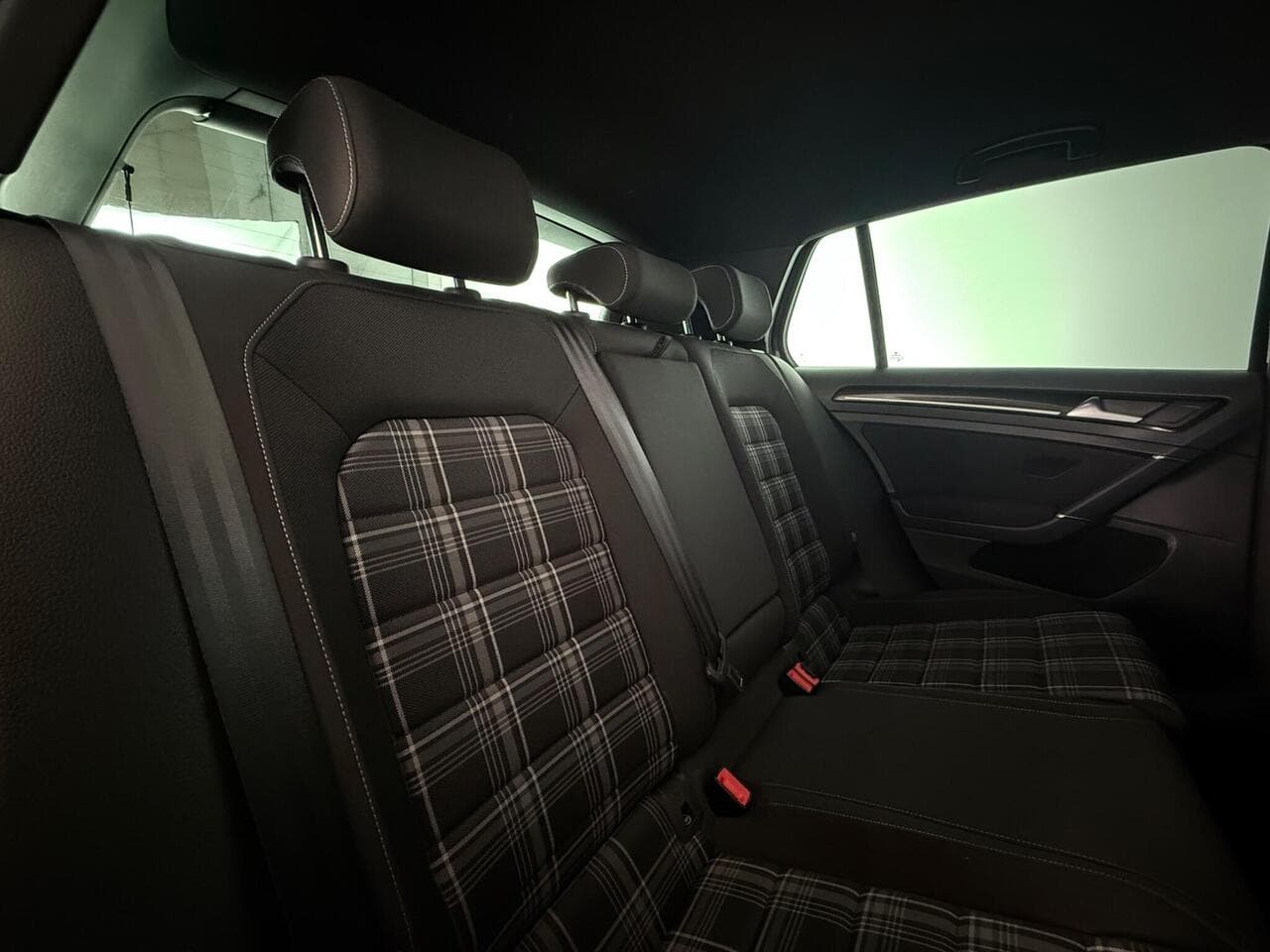 Volkswagen Golf thumbnail Seats Rear