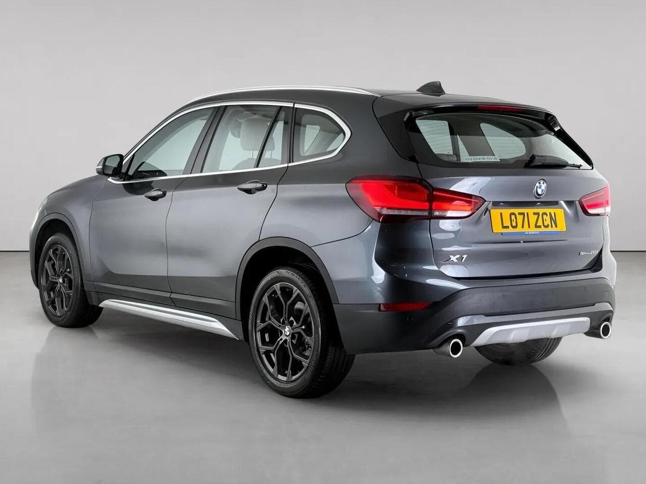 BMW X1 thumbnail Rear Left