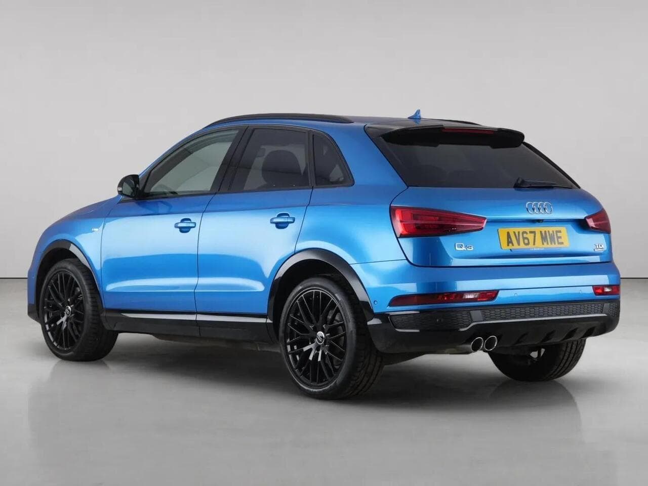 Audi Q3 thumbnail Rear Left