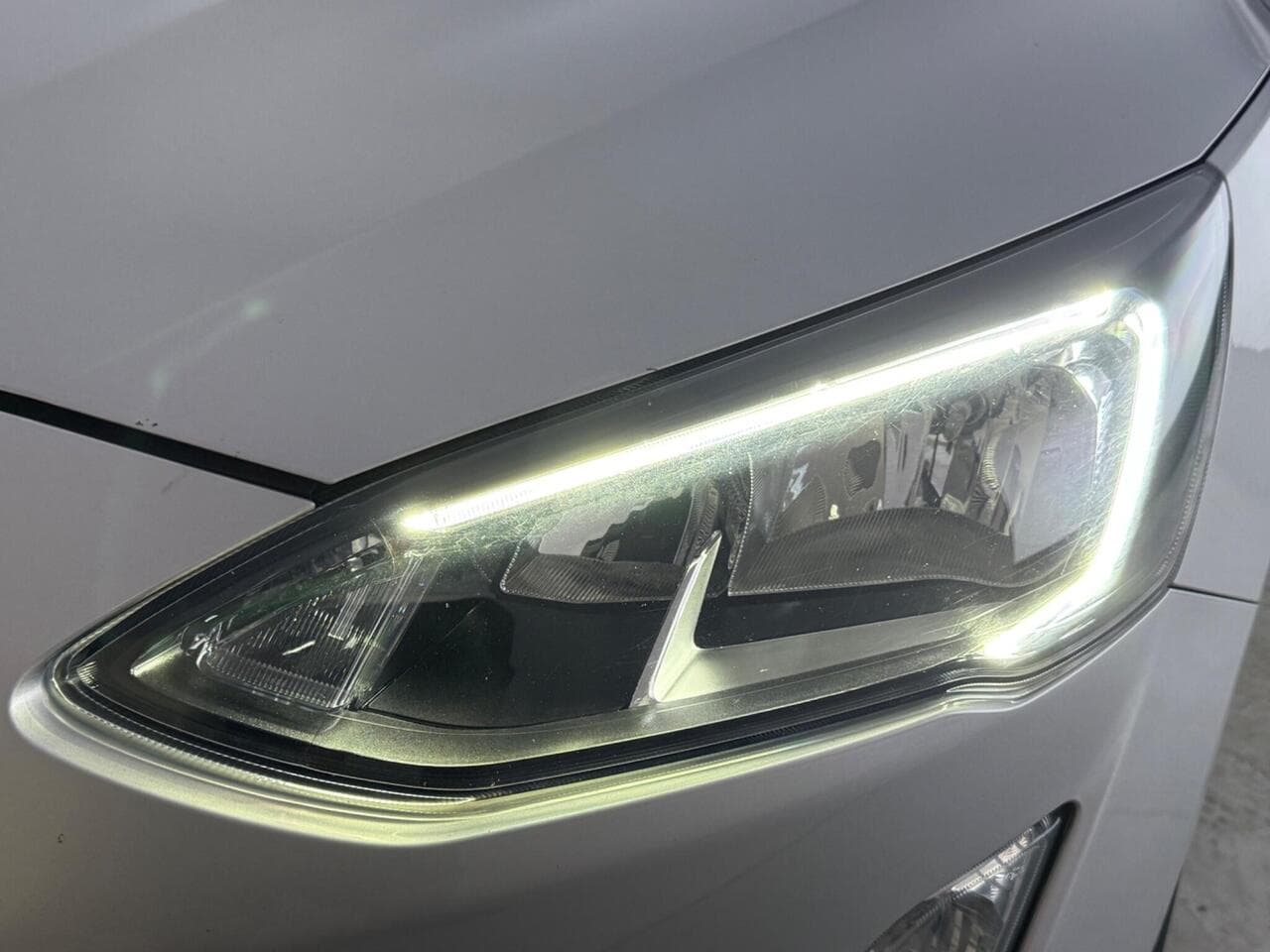 Ford Focus thumbnail Lights Front