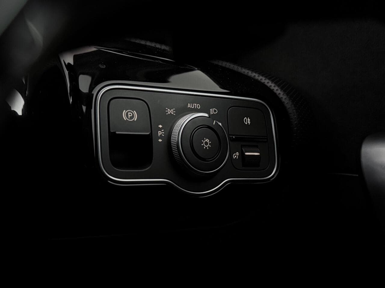 Mercedes-Benz A Class thumbnail Misc Controls