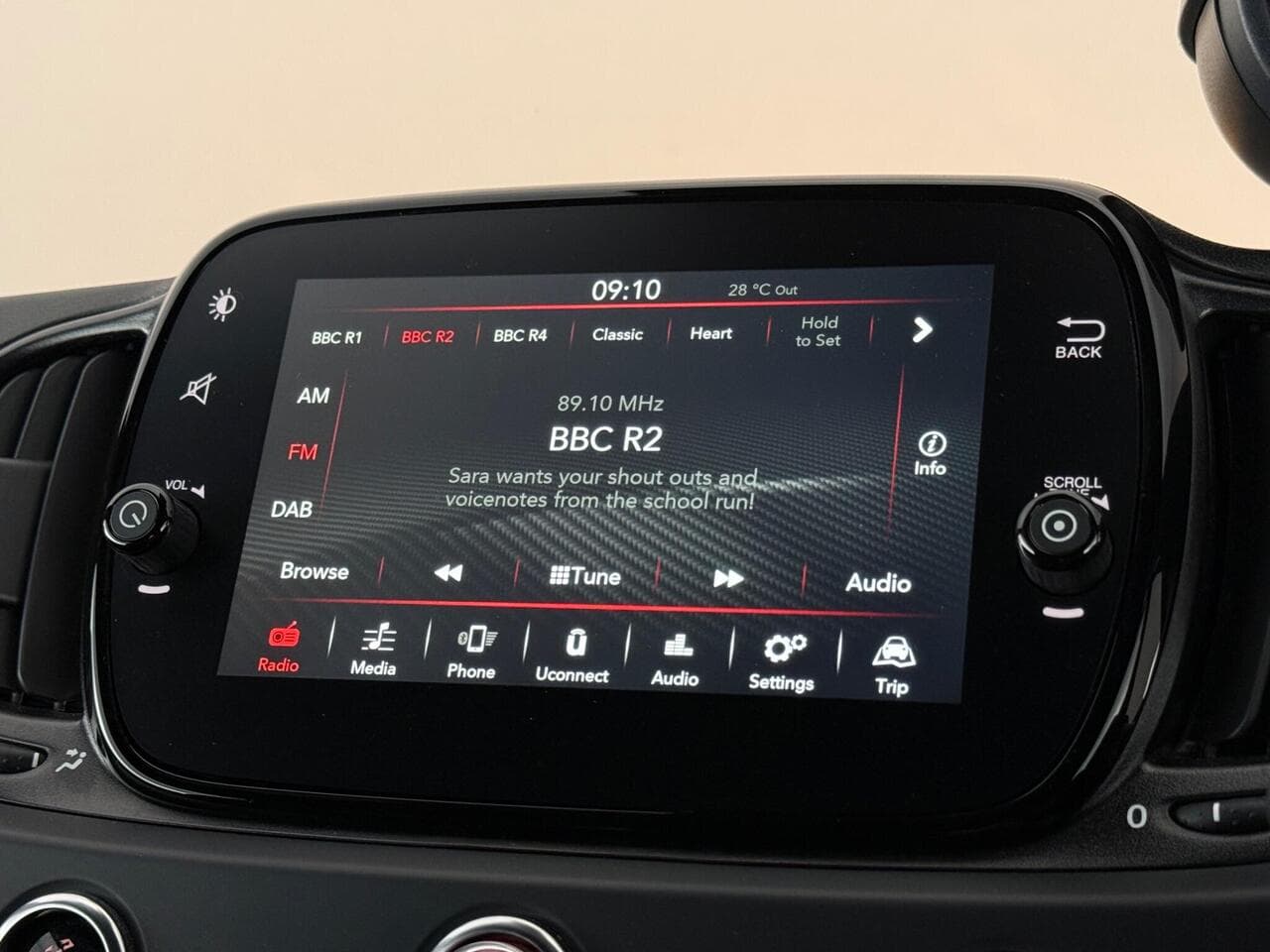 Abarth 595 thumbnail Infotainment System