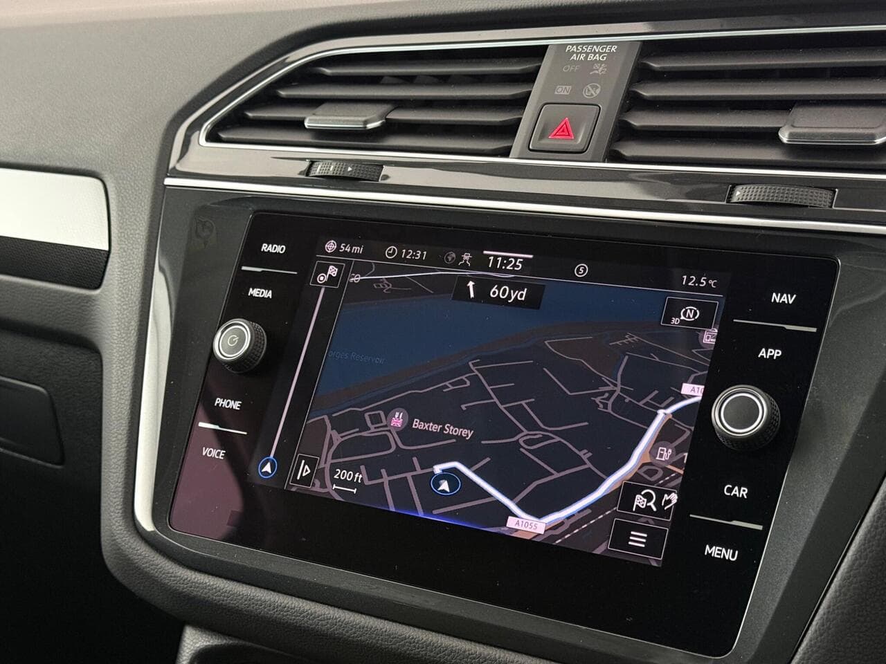 Volkswagen Tiguan thumbnail Infotainment System