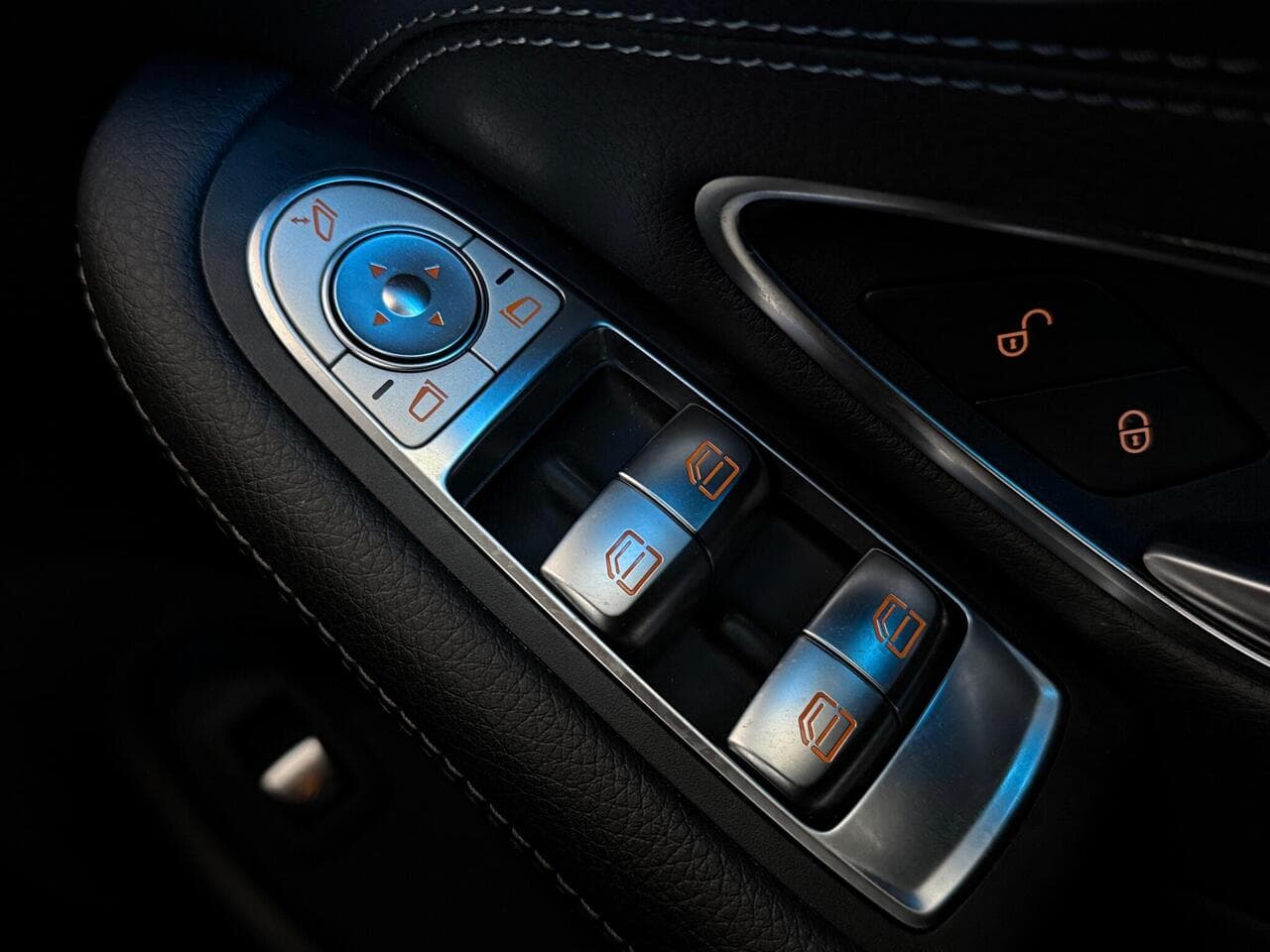 Mercedes-Benz C Class thumbnail Misc Controls