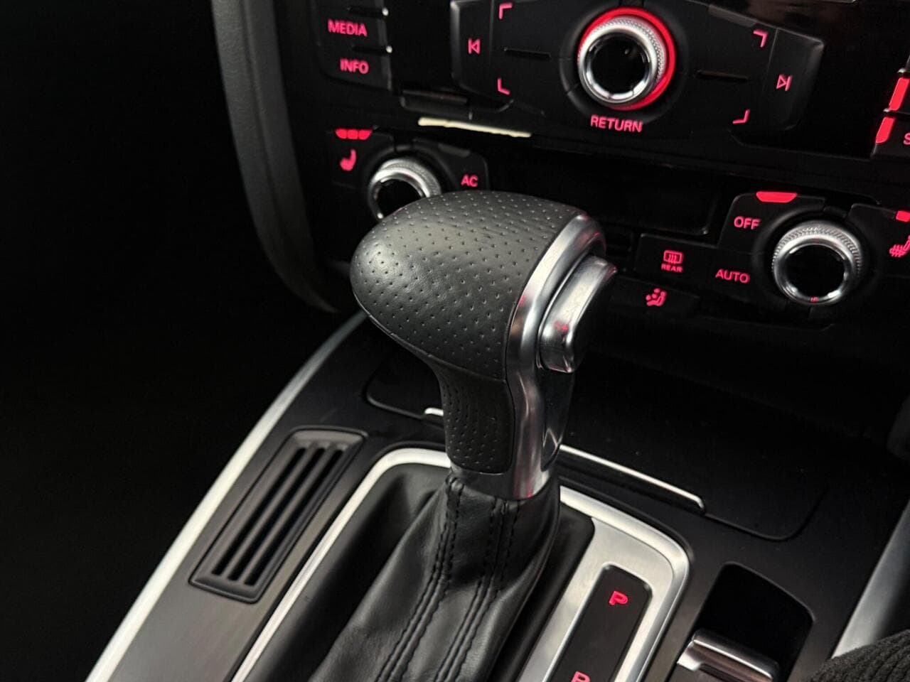 Audi A5 thumbnail Interior Front
