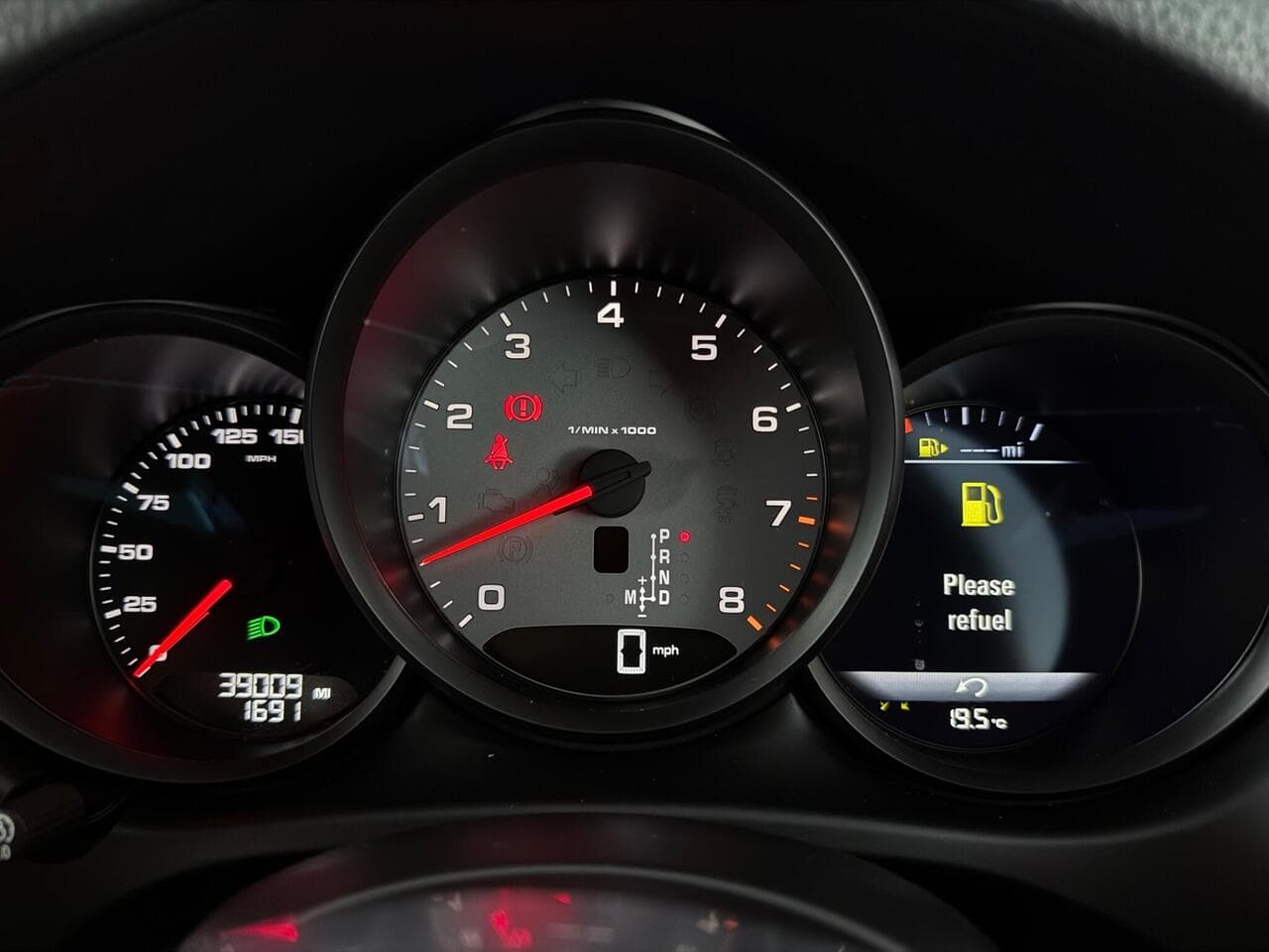 Porsche Macan thumbnail Driver Instruments