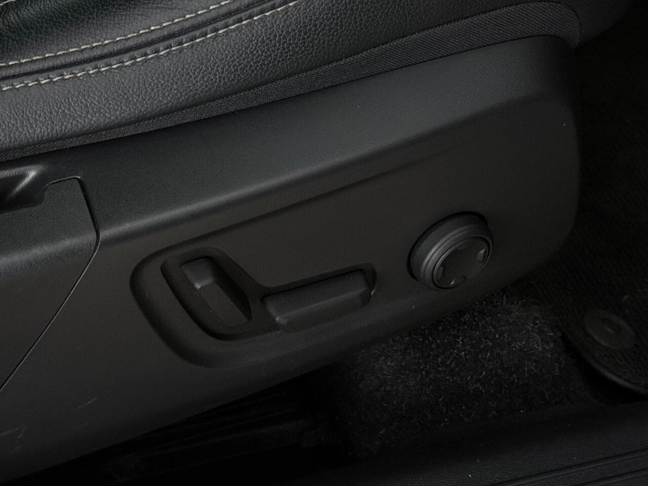 Volvo XC40 thumbnail Misc Controls