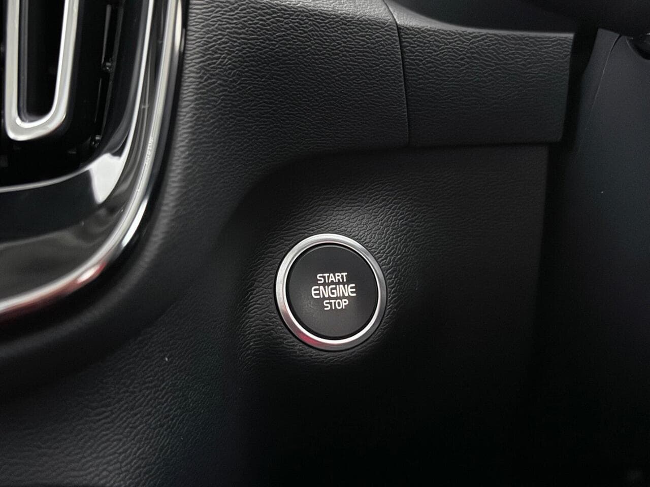 Volvo XC40 thumbnail Misc Controls
