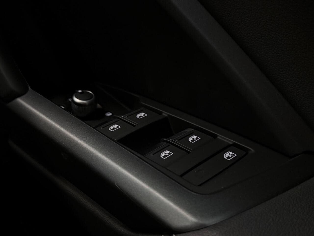 Audi Q3 thumbnail Misc Controls