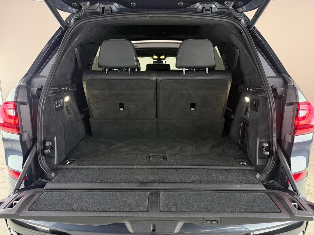 BMW X7 thumbnail Boot