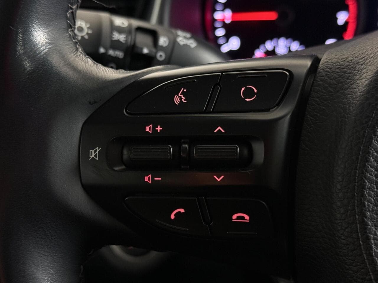 Kia Stonic thumbnail Misc Controls