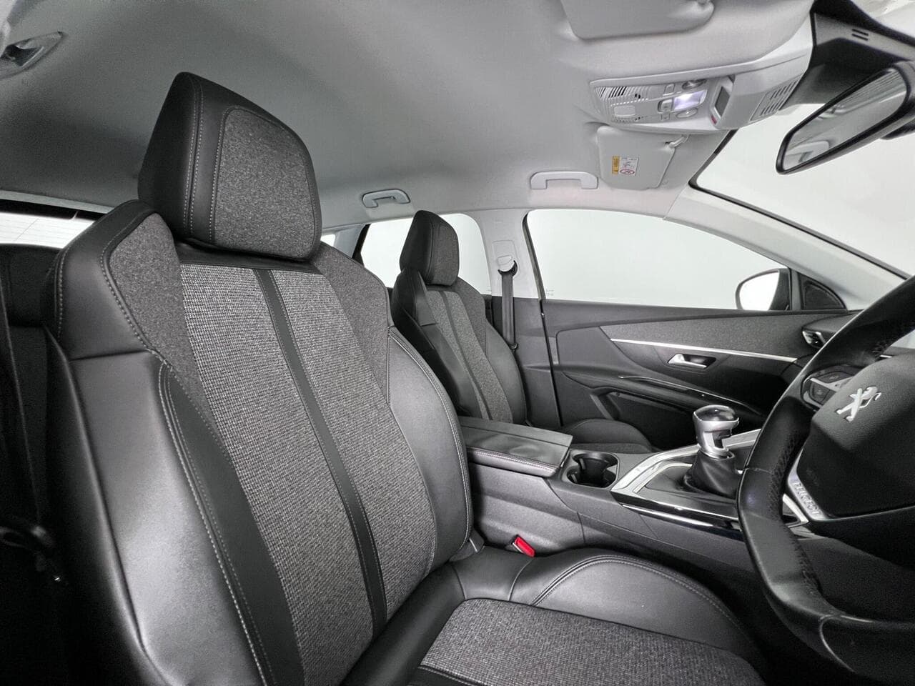 Peugeot 3008 thumbnail Seat Driver