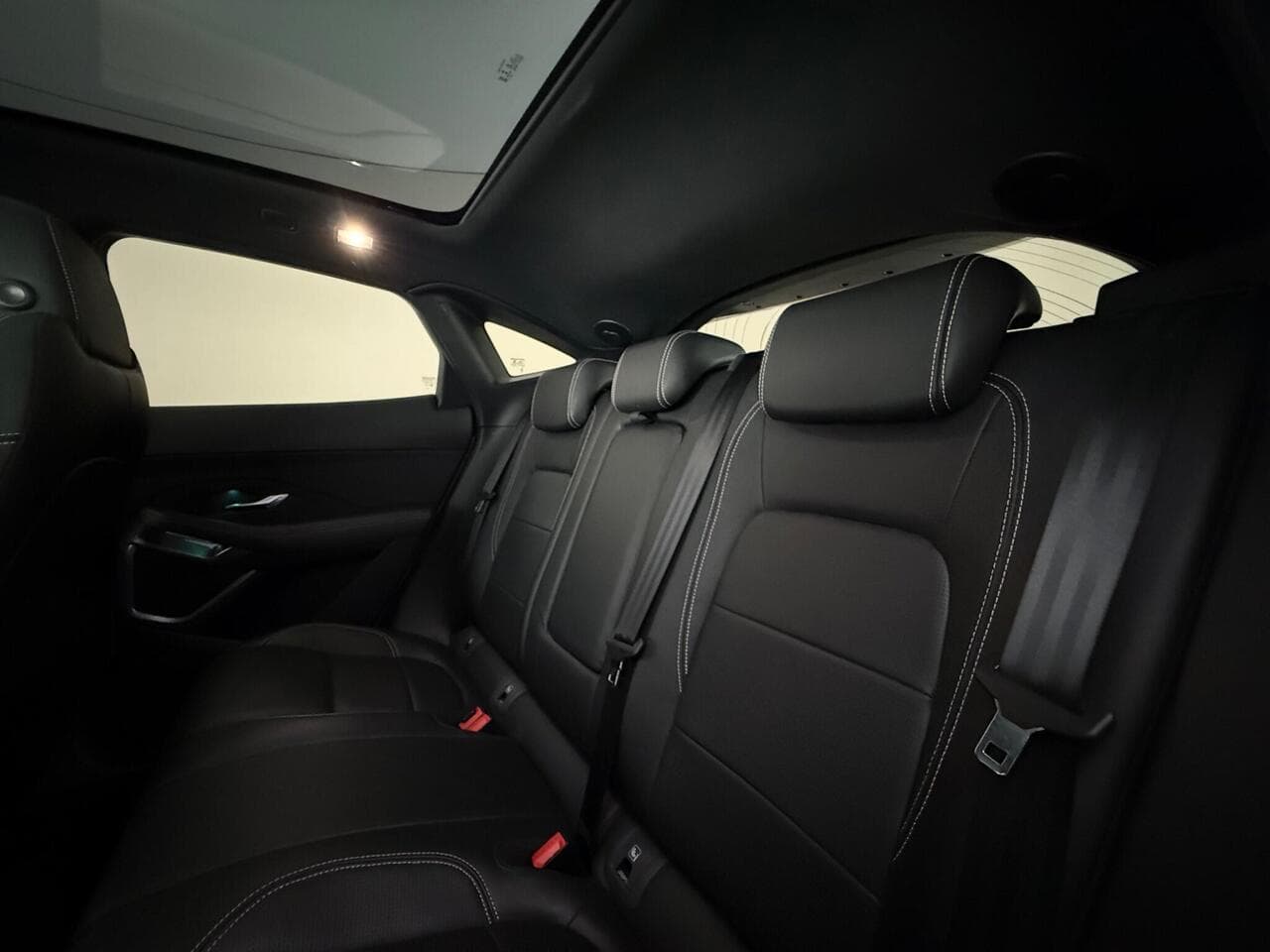 Jaguar E-PACE thumbnail Seats Rear