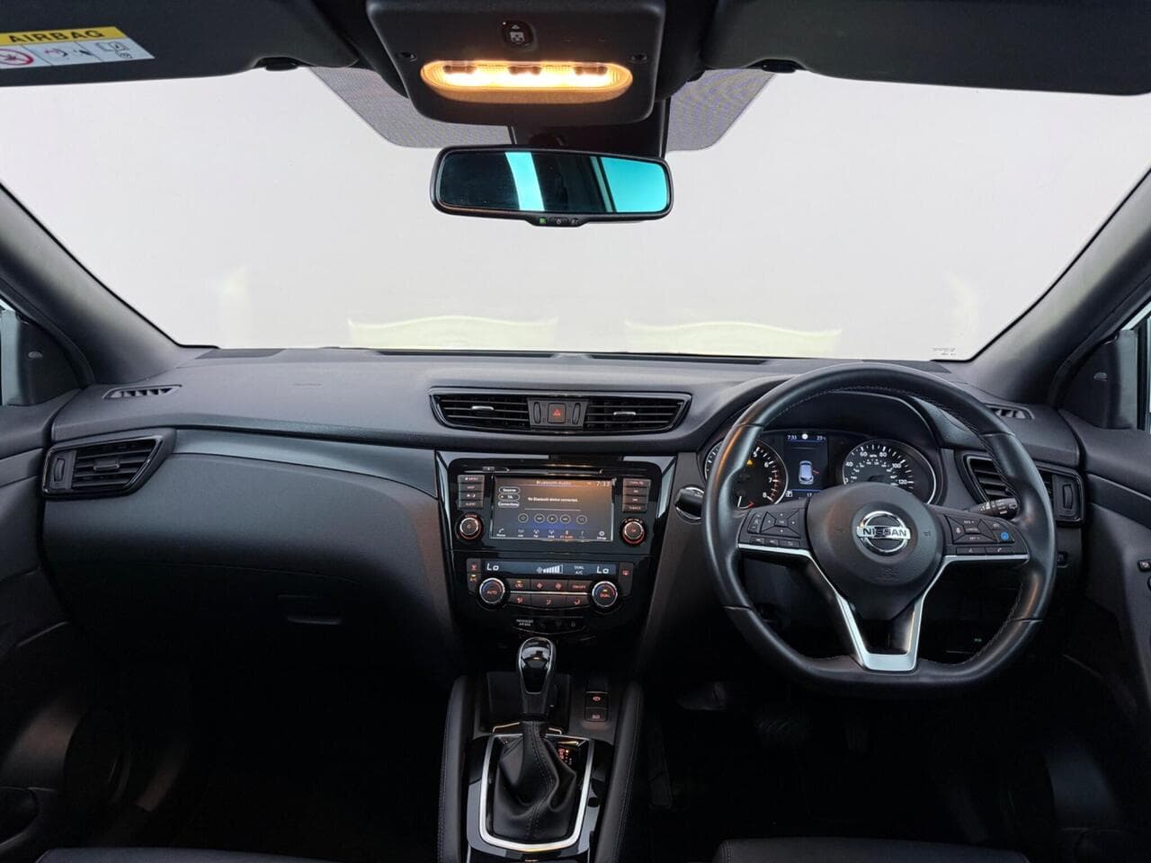 Nissan Qashqai thumbnail Interior Front