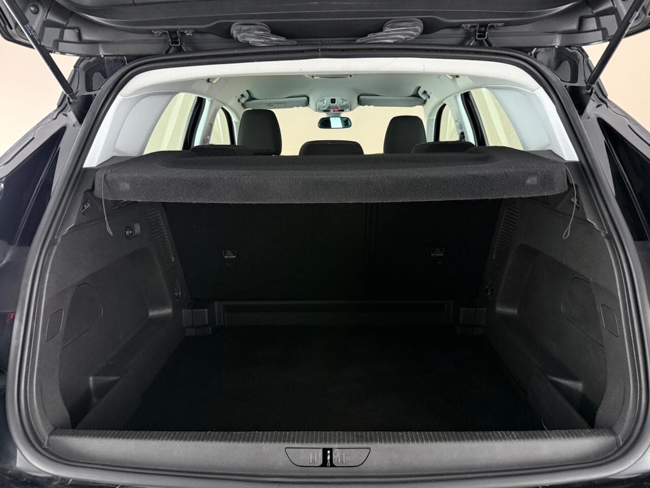 Vauxhall Grandland X thumbnail Boot