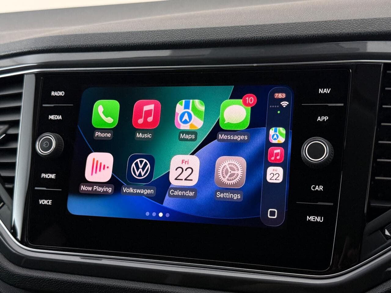 Volkswagen T-Roc thumbnail Infotainment System