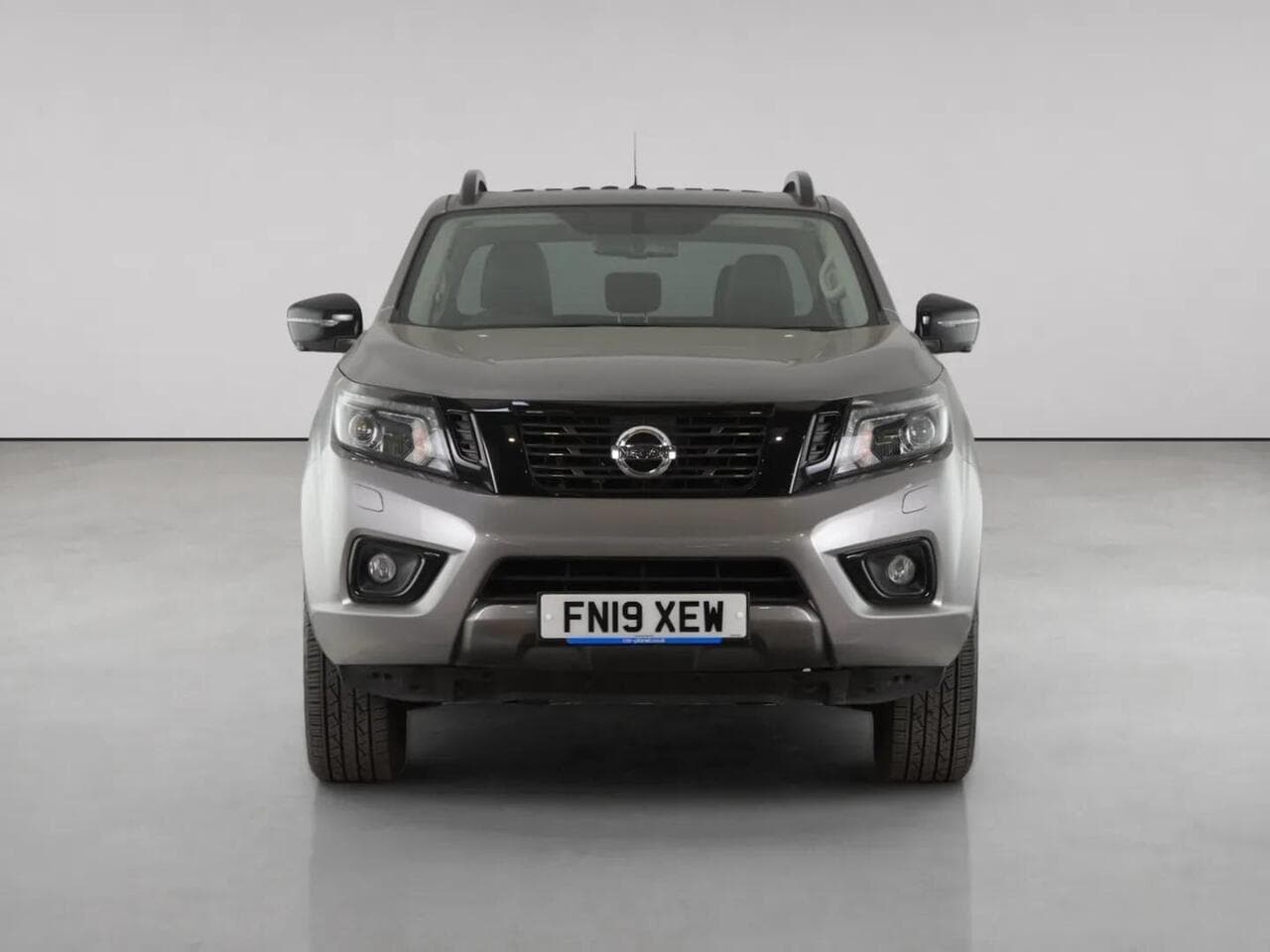 Nissan Navara thumbnail Front