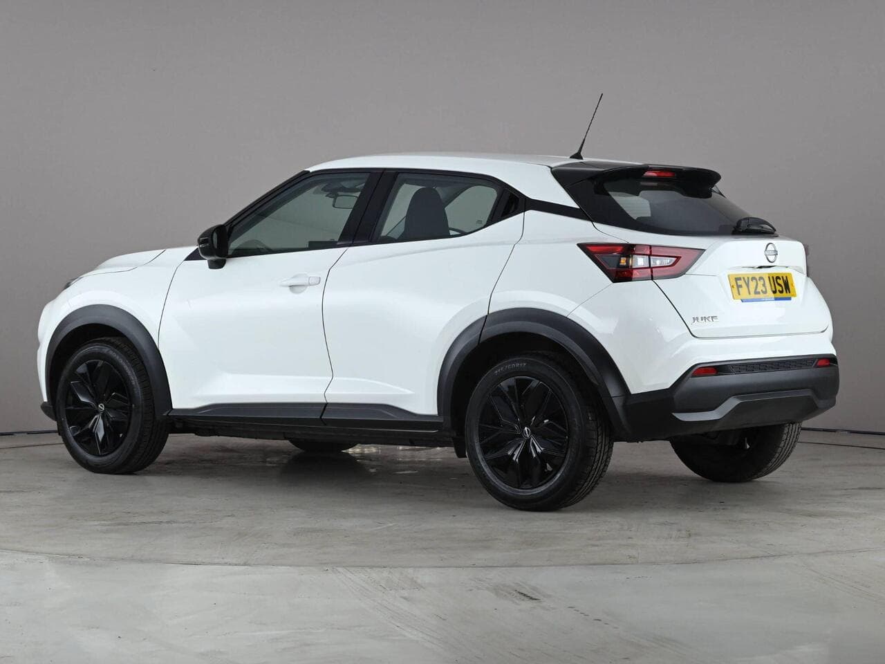 Nissan Juke thumbnail Side Left