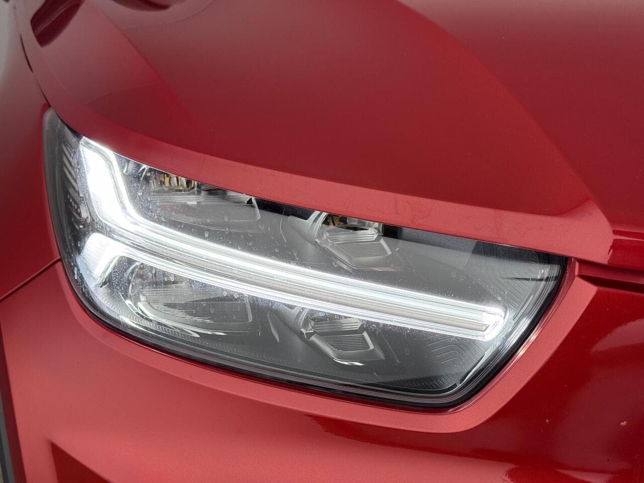 Volvo XC40 thumbnail Lights Front