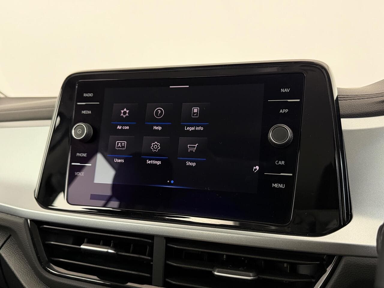 Volkswagen T-Roc thumbnail Infotainment System