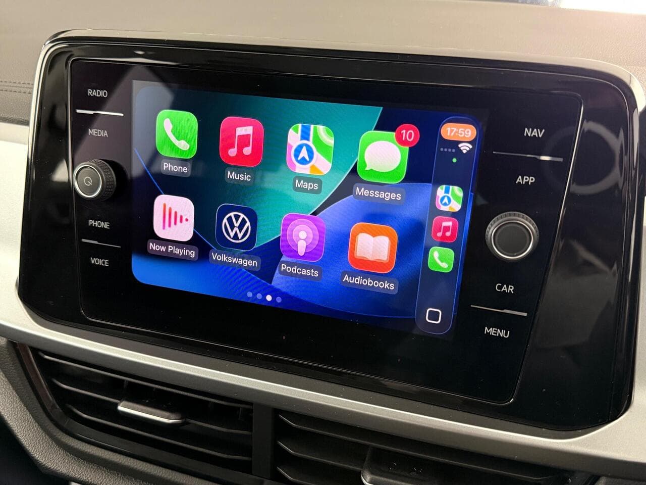 Volkswagen T-Roc thumbnail Infotainment System