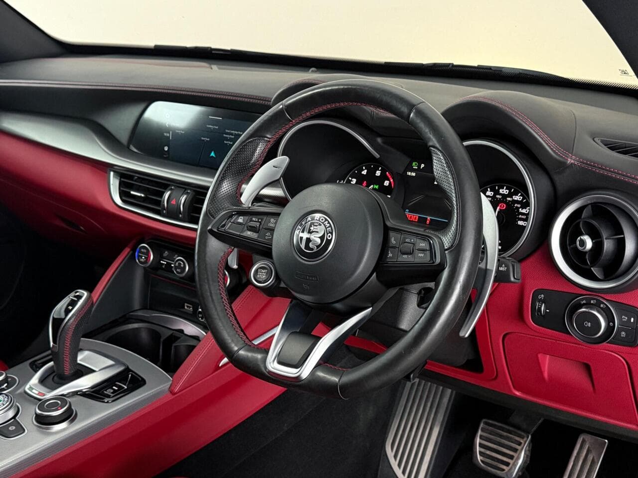 Alfa Romeo Stelvio thumbnail Steering Wheel