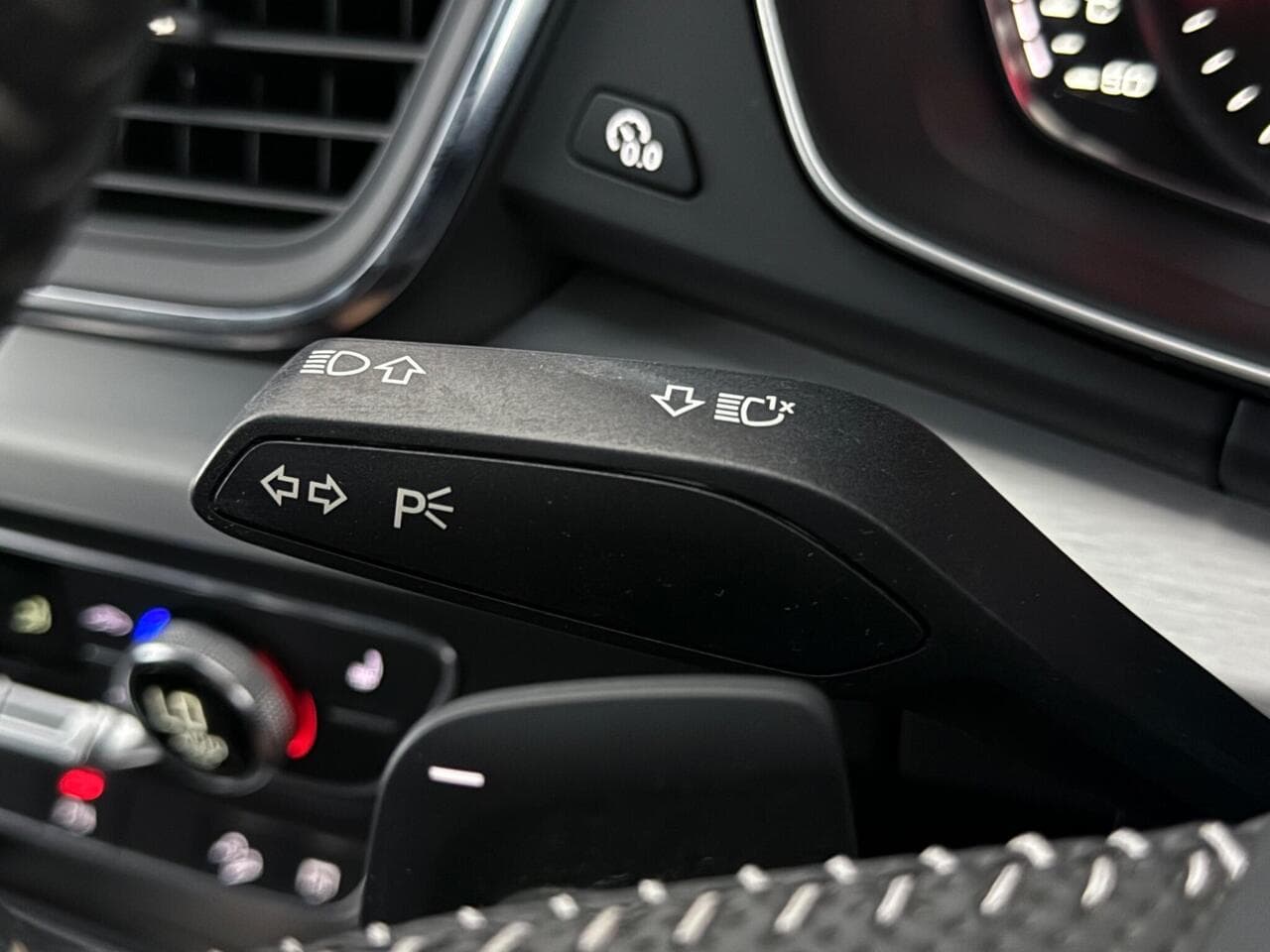 Audi Q5 thumbnail Misc Controls